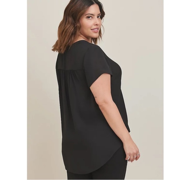 TORRID NWT GEORGETTE HI-LOW SHORT SLEEVE BLOUSE - Picture 3 of 6